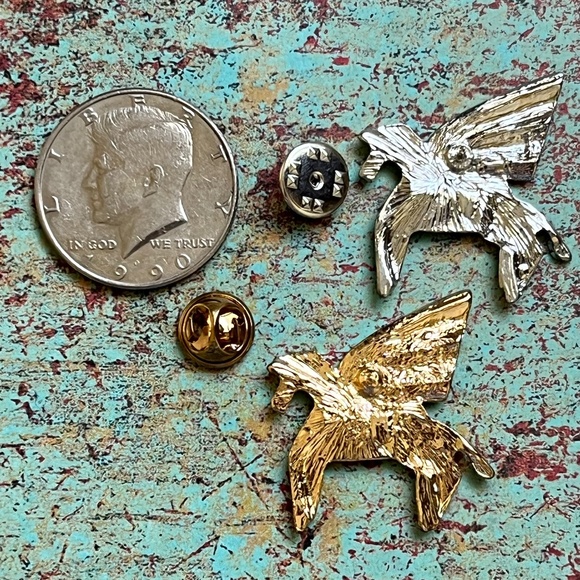 Metallic Origami Pegasus Silver Pin - Picture 4 of 6
